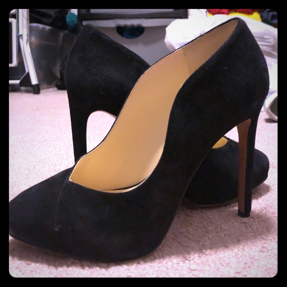 Nine West Black Suede Pumps.  RARE. Unworn.